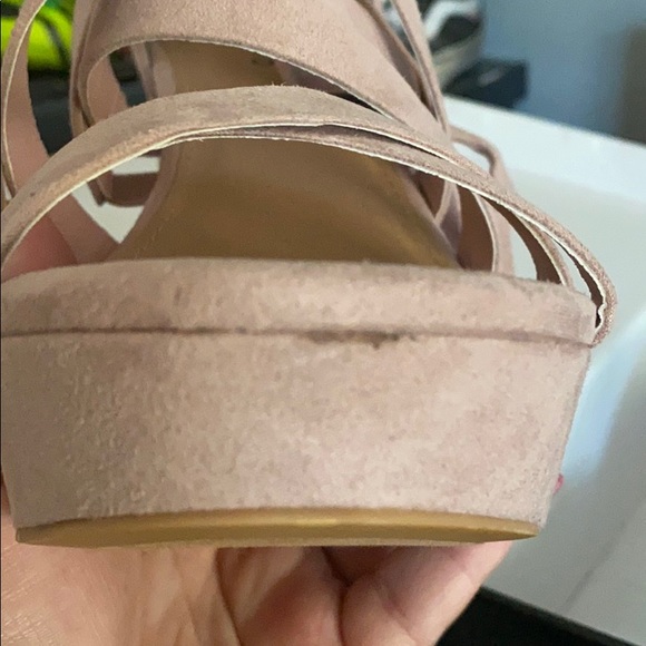Blush Ankle Toe wedges size 10 wide - Picture 3 of 3